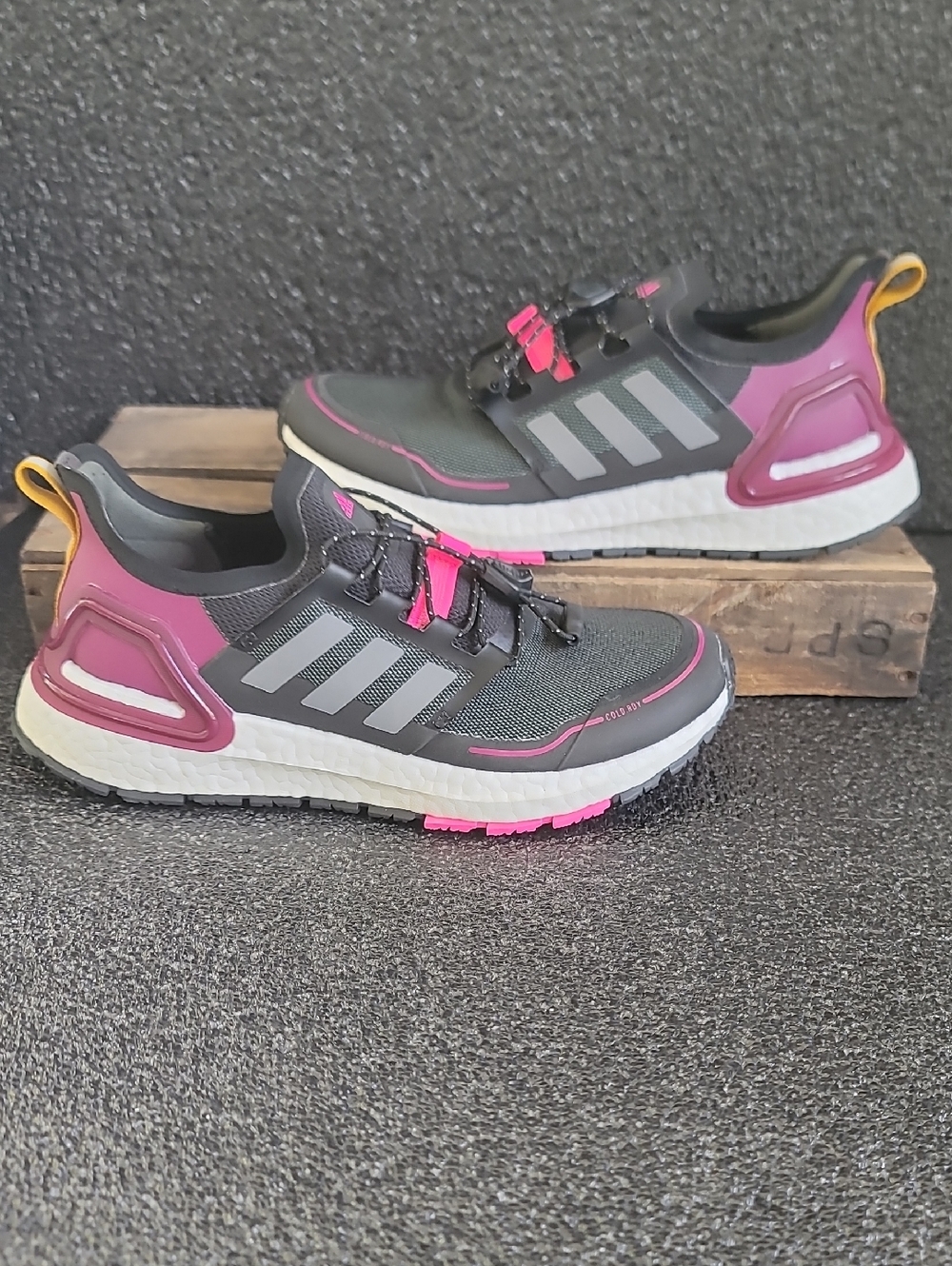 Adidas Ultraboost Winter.Rdy "Core Black/Power Berry" Never Worn. Wmns 7.5